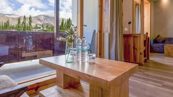 Habitación familiar | Decoración personalizada, muebles diferentes y escritorio