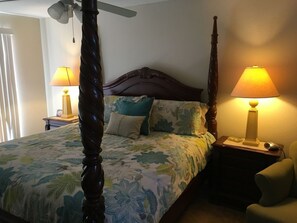 3 bedrooms, desk, iron/ironing board, travel crib - Lake View /Large Private Pool /Free Wifi /Cable TV /AC /Low Rates/Beautiful Home (Kissimmee)