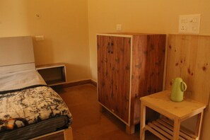 2 bedrooms, WiFi, bed sheets - Family by Kaathkuni Homes (Dehradun)