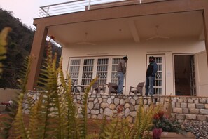 Terrace/patio - Family by Kaathkuni Homes (Dehradun)