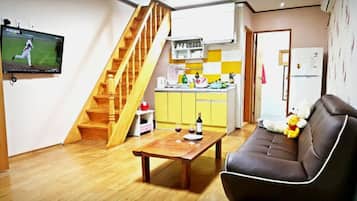 Room (Sky) | Private kitchenette | Fridge, microwave, stovetop, rice cooker