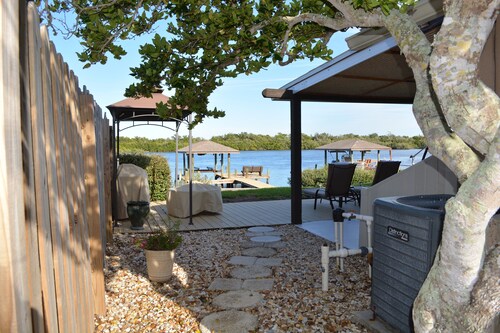 "Water's Edge" Beautiful Waterfront Home In Edgewater, Florida