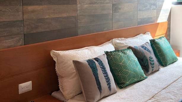 Egyptian cotton sheets, premium bedding, down duvets, pillow-top beds - Departamentos Polanco (Valladolid)