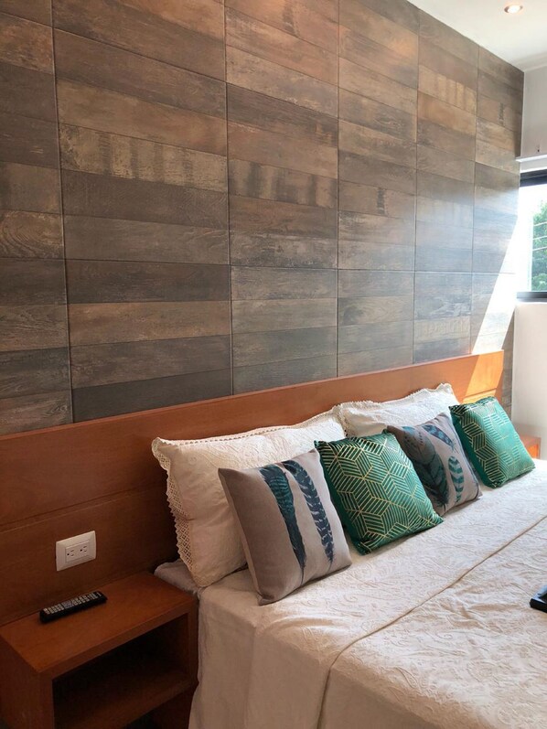 Egyptian cotton sheets, premium bedding, down comforters, pillowtop beds