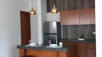 Full-size fridge, microwave, blender, griddle