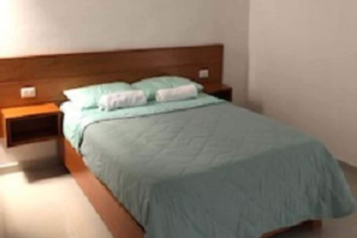 Egyptian cotton sheets, premium bedding, down duvets, pillow-top beds