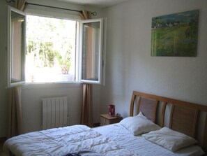 3 slaapkamers, een strijkplank/strijkijzer, wifi, beddengoed