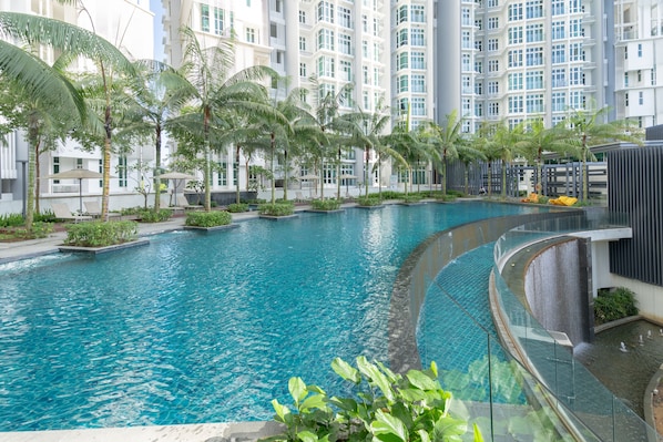 Outdoor pool - OYO Home 89736 Unbelievable 2br 1medini (Iskandar Puteri)