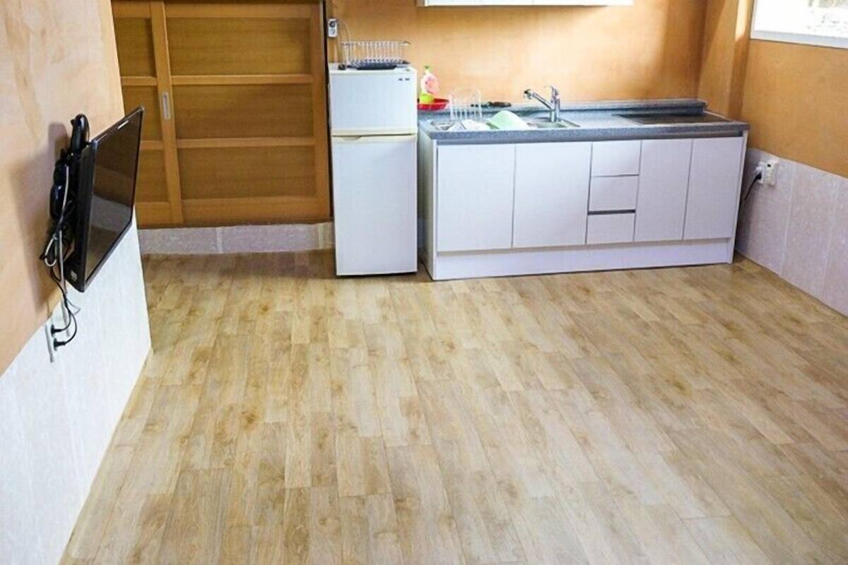 Business Condo, 2 Bedrooms, Non Smoking, Kitchen (Jeong) | Private kitchenette
