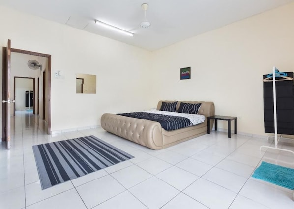 Casa, 4 habitaciones | 4 habitaciones, cortinas blackout y tabla de planchar con plancha 