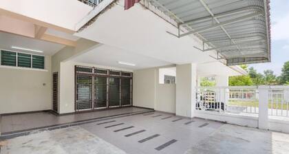 Taman Mutiara Rini by Amfiz Empire
