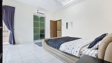 House, 4 Bedrooms | 4 bedrooms, blackout curtains, iron/ironing board, free WiFi