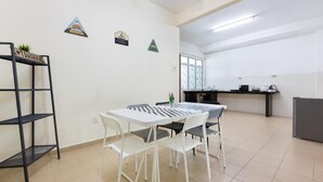 Casa, 4 habitaciones | Servicio a la habitación