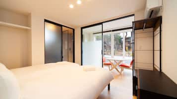 5 bedrooms, down duvets, iron/ironing board, cots/infant beds