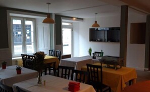 Daily continental breakfast (EUR 7 per person) - Auberge des Trois Rivières (Condat)