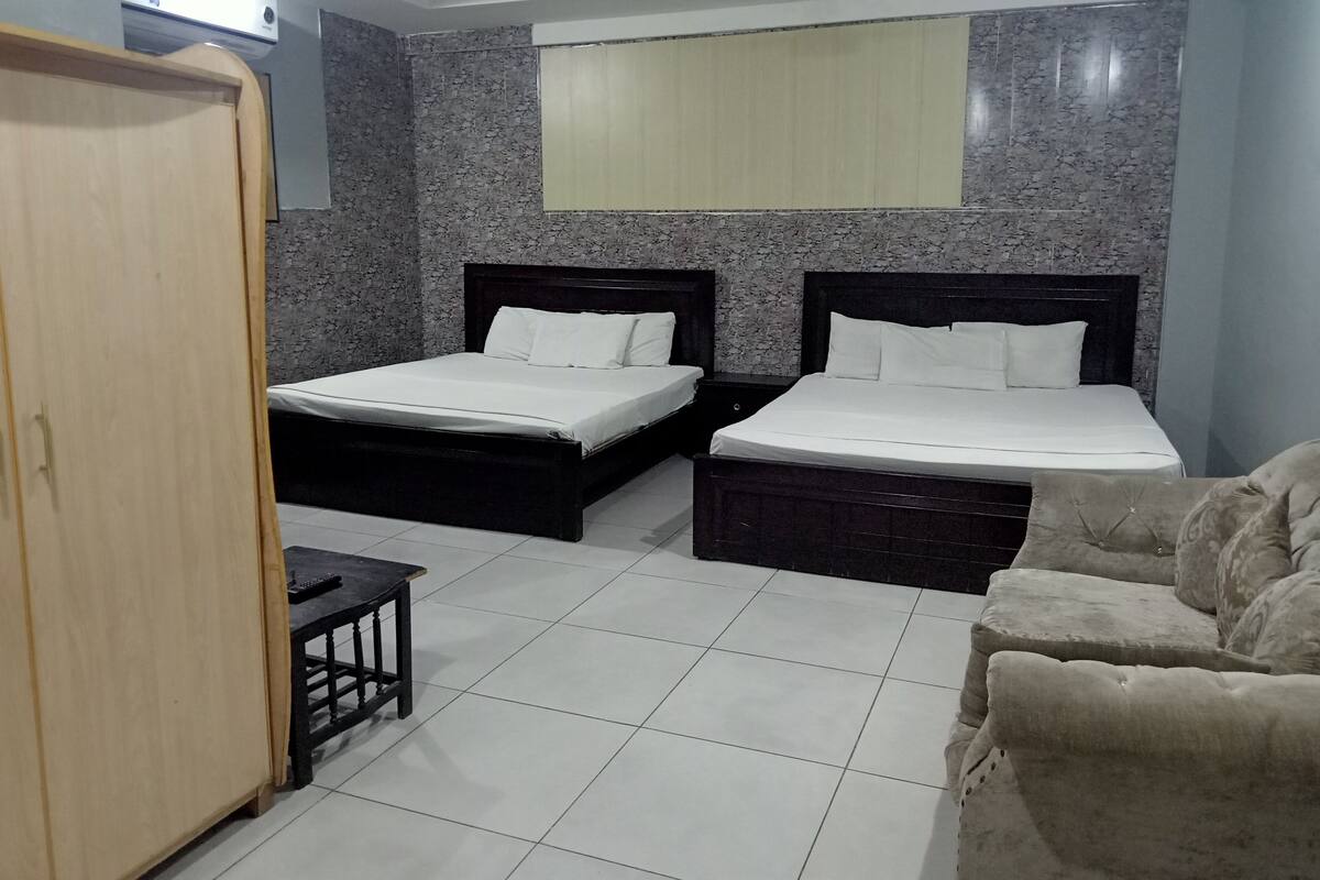 Deluxe Room | In-room safe, iron/ironing board, free WiFi