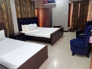 Twin Room | In-room safe, iron/ironing board, free WiFi - The Hotel (Rawalpindi)