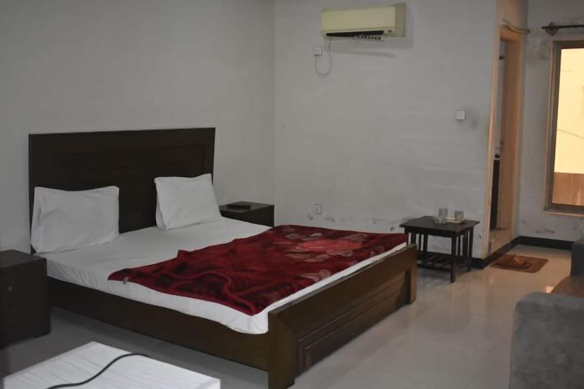In-room safe, iron/ironing board, free WiFi