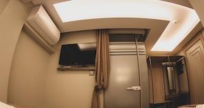 Habitación triple Deluxe | Minibar, caja fuerte, cortinas opacas y sistema de insonorización