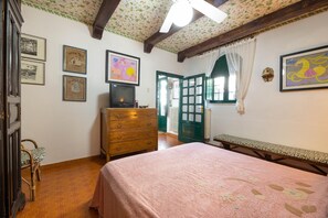 2 bedrooms, iron/ironing board, bed sheets - Trullo Rea - Selva Di Fasano (Selva di fasano)