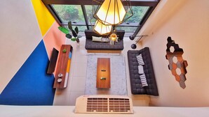 Leilighet (201S - Cherish Duplex) | Oppholdsrom | Flatskjerm-TV