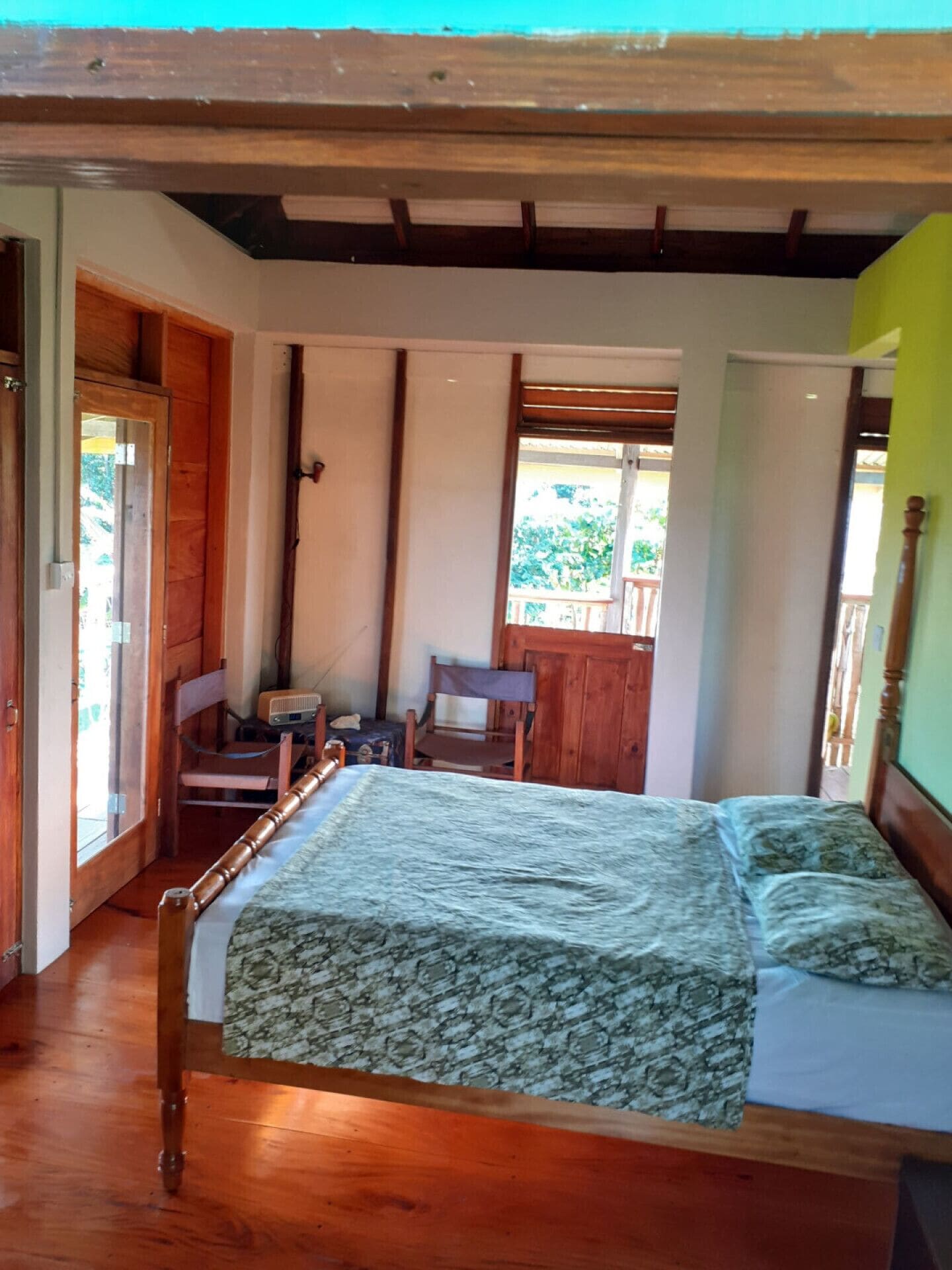 Strykjärn/strykbräda, wi-fi och sängkläder