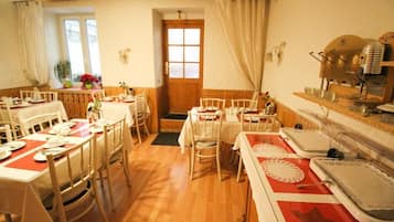 Desayuno buffet (EUR 12 por persona)