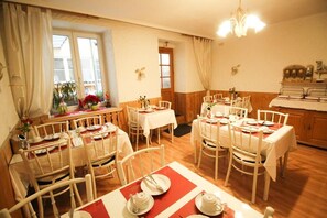 Morgenmadsbuffet hver dag (13 EUR pr. person)