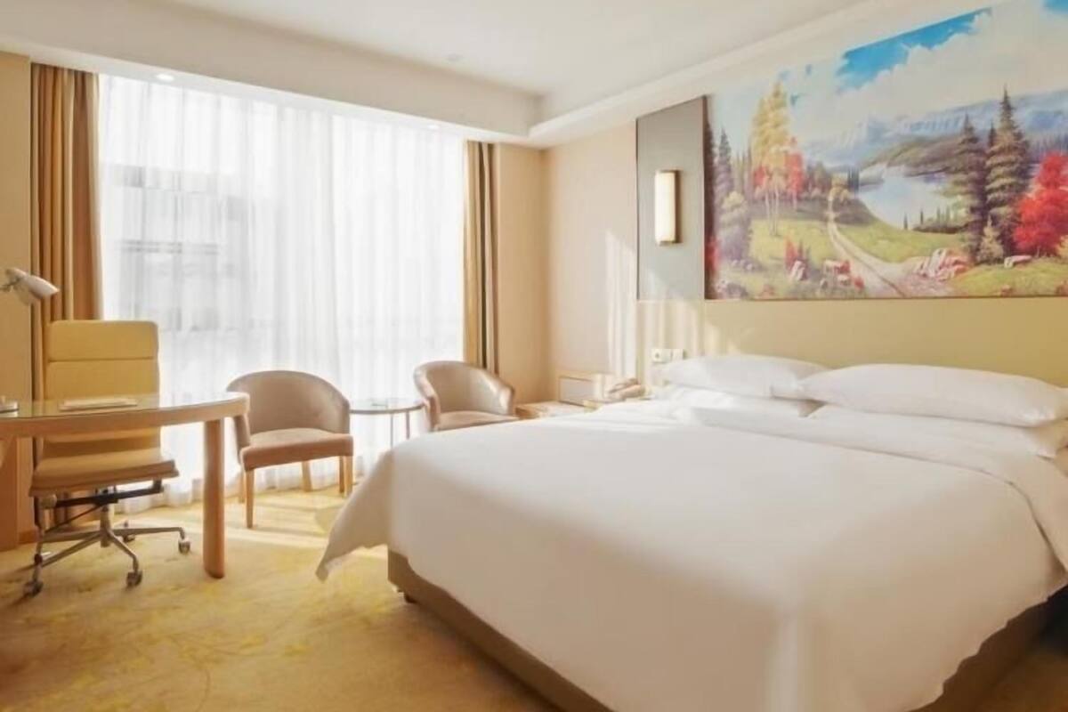 Deluxe Suite | Blackout curtains, free WiFi, bed sheets