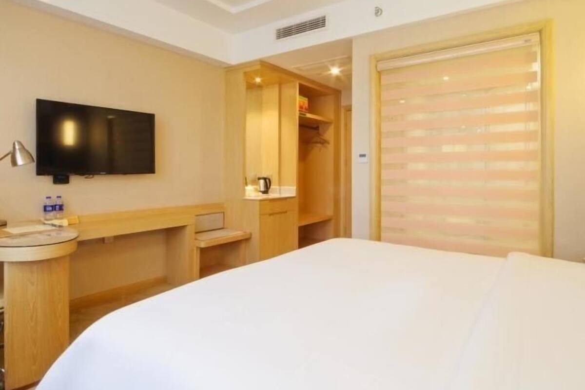 Comfort Double Room | Blackout curtains, free WiFi, bed sheets