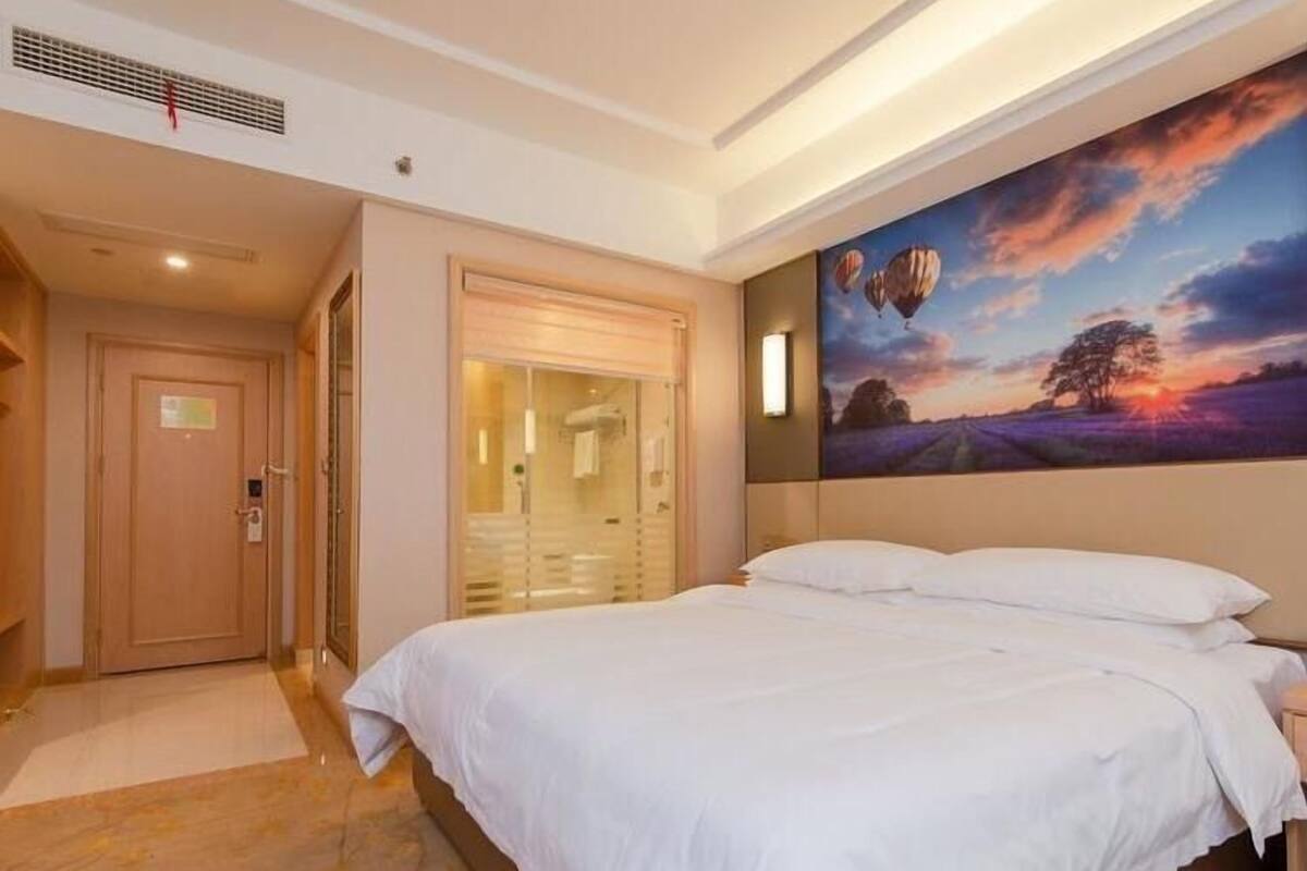Deluxe Double Room, Non Smoking | Blackout curtains, free WiFi, bed sheets