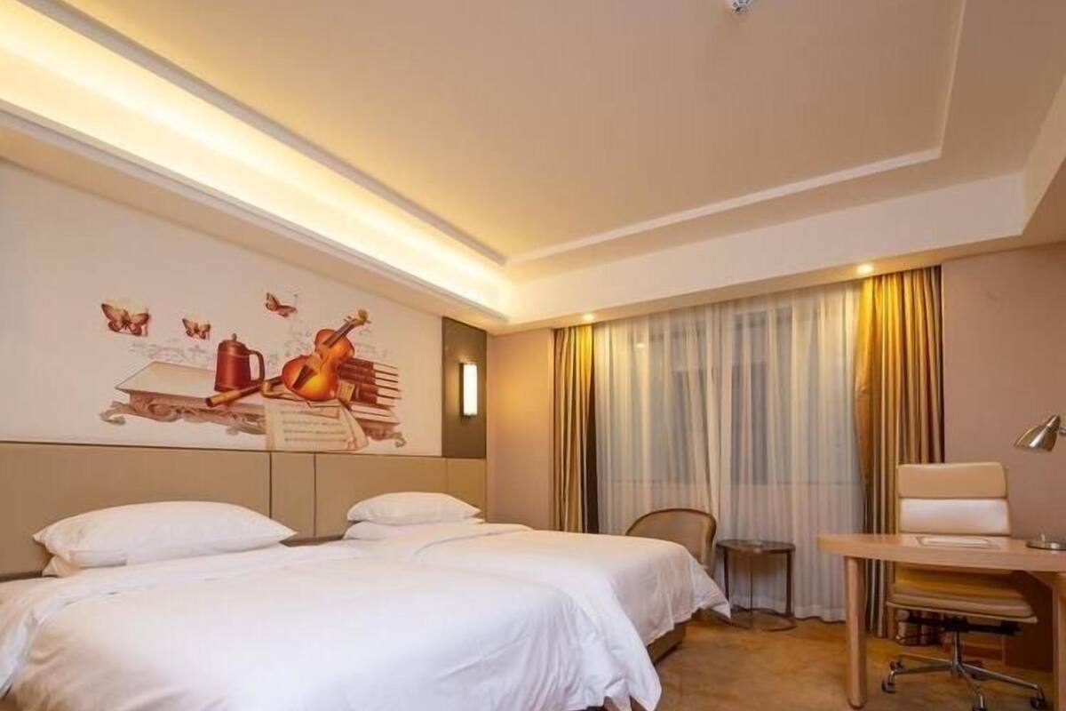 Superior Twin Room, Non Smoking | Blackout curtains, free WiFi, bed sheets