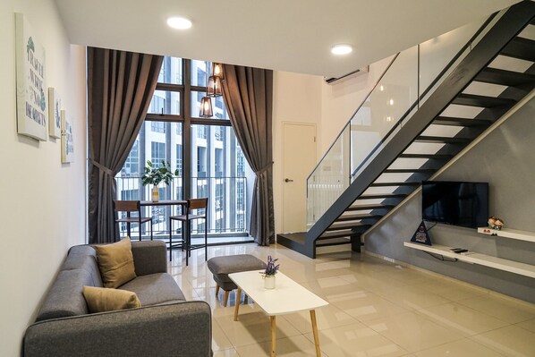 Loft Suite 2 | Living area | 40-inch Smart TV with digital channels, TV