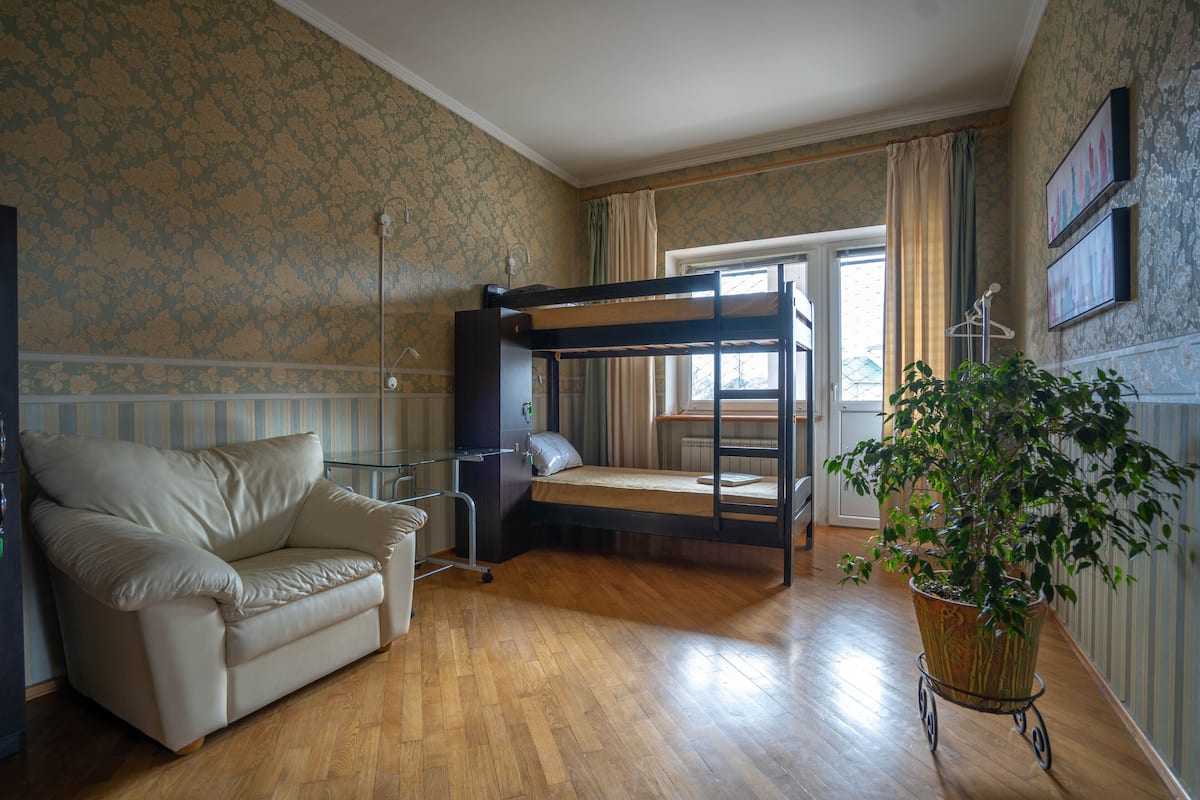 Individually furnished, blackout curtains, iron/ironing board, free WiFi