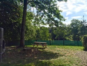 Outdoor dining - Picturesque cottage overlooking the Abbaye d'Hambye (SOURDEVAL LES BOIS)