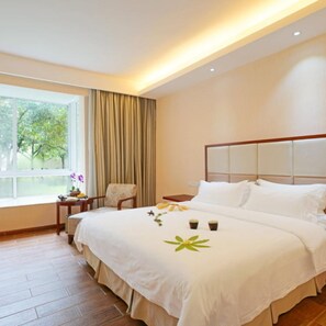 Quarto casal superior | Escrivaninha, Wi-Fi de cortesia