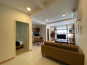 Junior Suite, Sea View | Living area | 40-inch flat-screen TV with cable channels, LCD TV - Timurbay by Seascape (Kuantan)