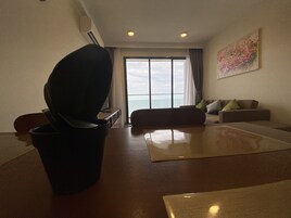 Apartamento familiar | Zona de estar | Televisión de pantalla plana de 40 pulgadas con canales por cable