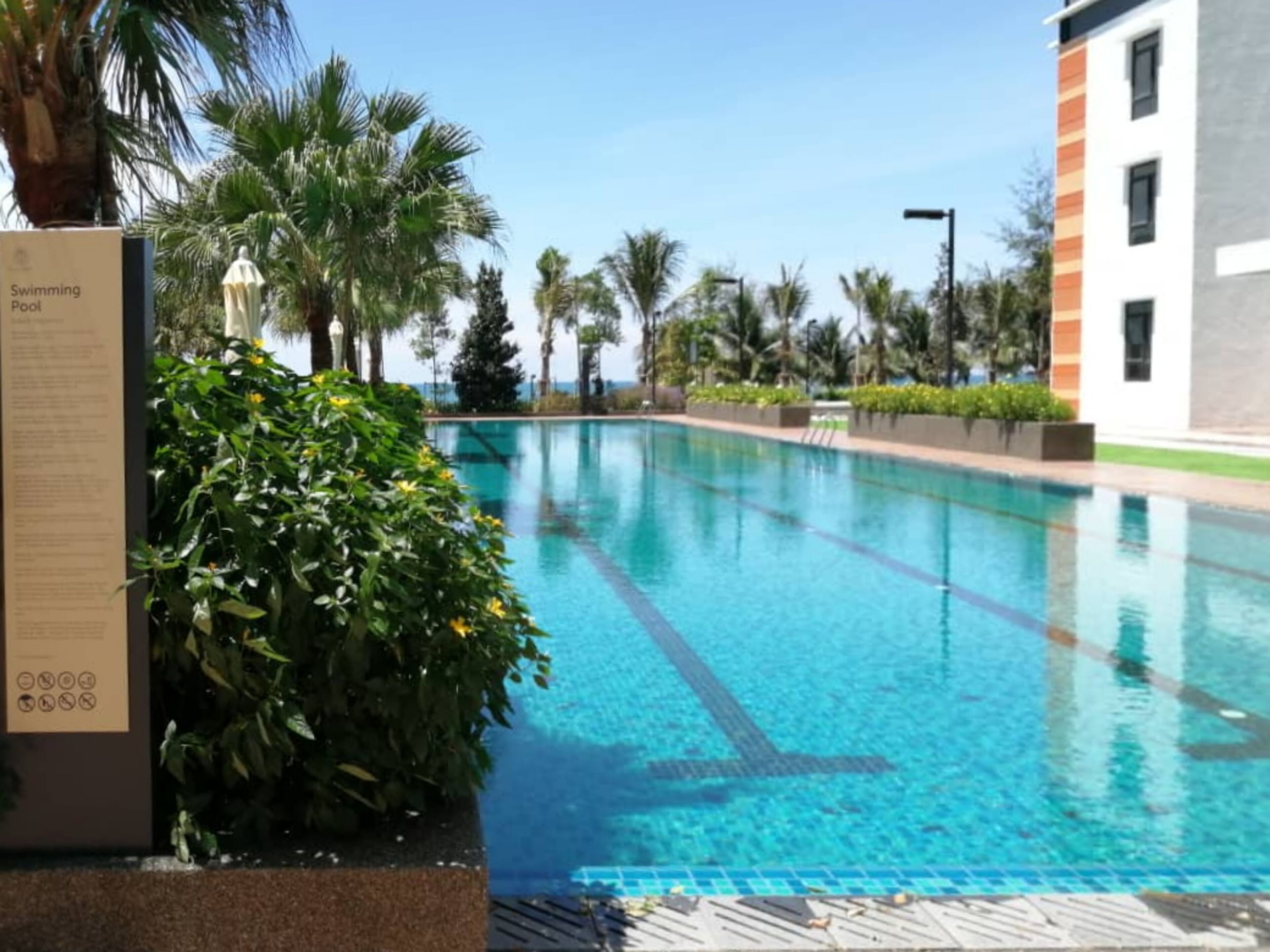 4 outdoor pools, open 7:00 AM to 10:00 PM, pool umbrellas