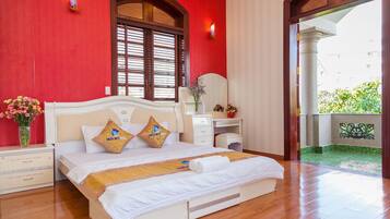 Premier Villa | 6 bedrooms, individually decorated, individually furnished, desk