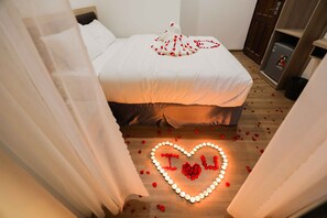 Egyptian cotton sheets, premium bedding, down duvets, memory-foam beds - Dinh Cat Hotel Dalat (Da Lat)