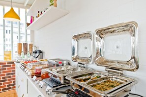 Petit déjeuner buffet (300 INR par personne)