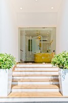 숙박 시설 입구