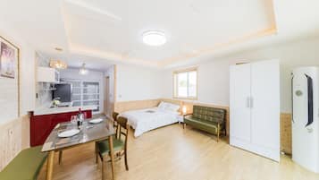 Deluxe Room (101) | 1 bedroom, free WiFi