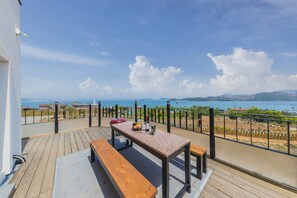 Kamar Deluks (101) | Balkon