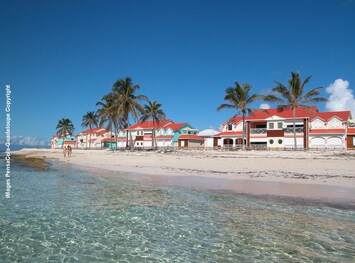 Vacation Homes near Pointe Tarare Nude/Naturiste Beach, Saint-François