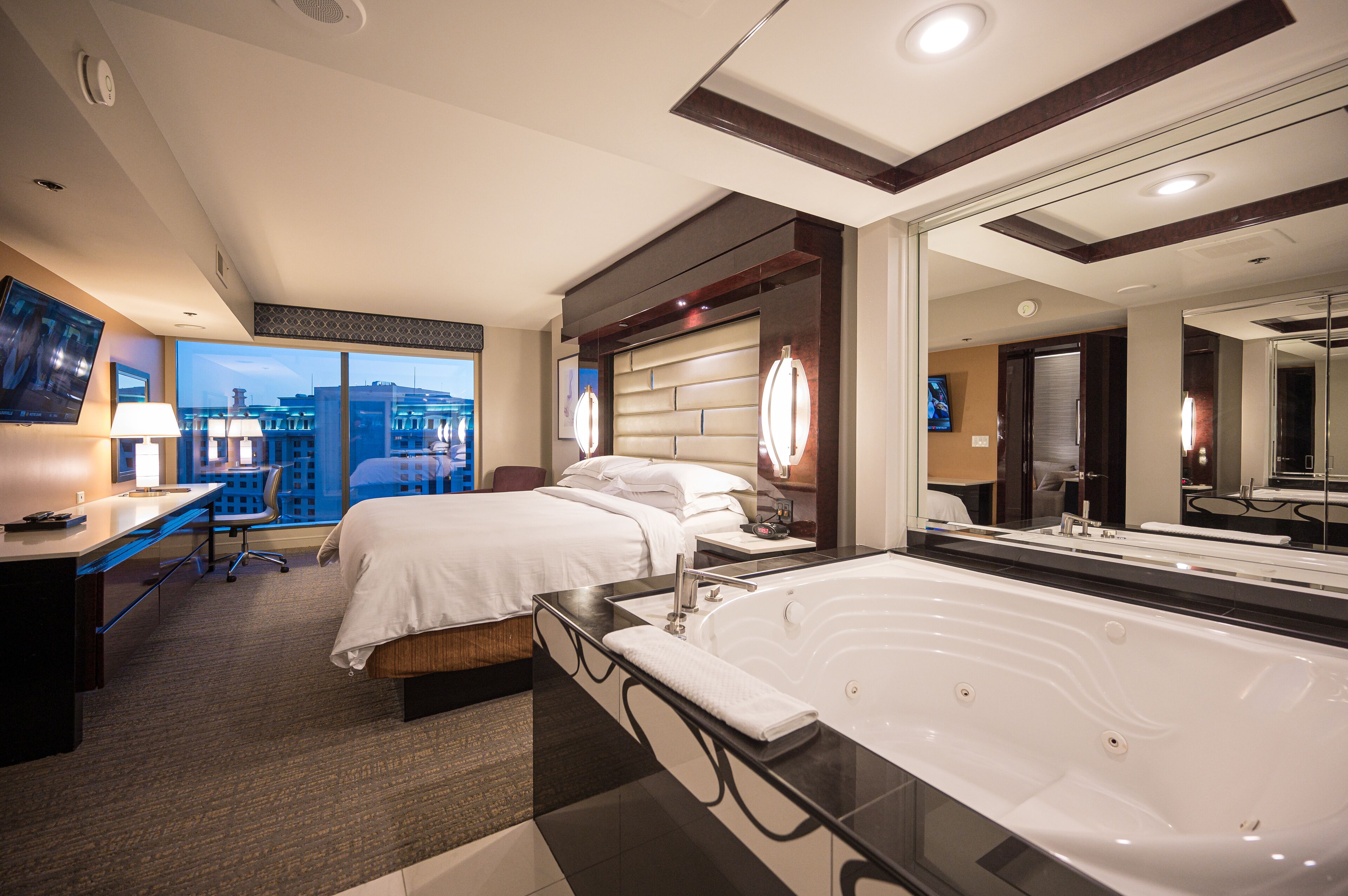 Jacuzzi Suite | Projection Screen TV | Center Strip Area