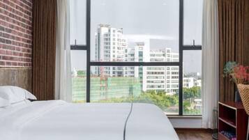 Family Room | 1 bedroom, desk, blackout drapes, soundproofing