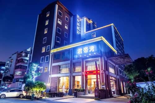 住宿正面 (夜晚)
