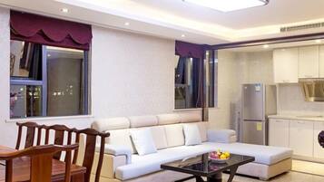 Grand Suite, Sea View | 1 bedroom, desk, blackout drapes, soundproofing